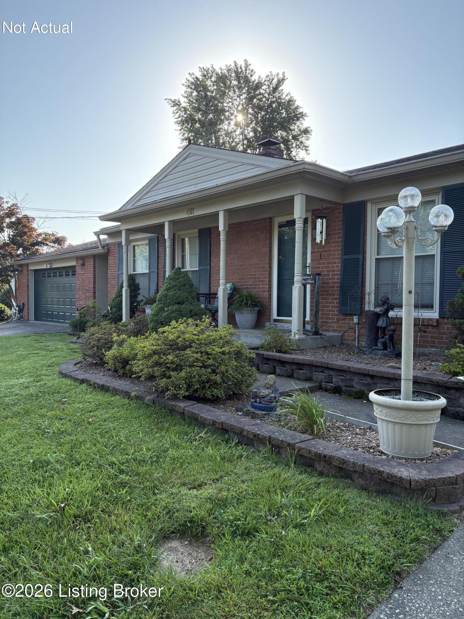 Photo 1 of 18 — 4501 Summitt Dr, Louisville, KY 40229