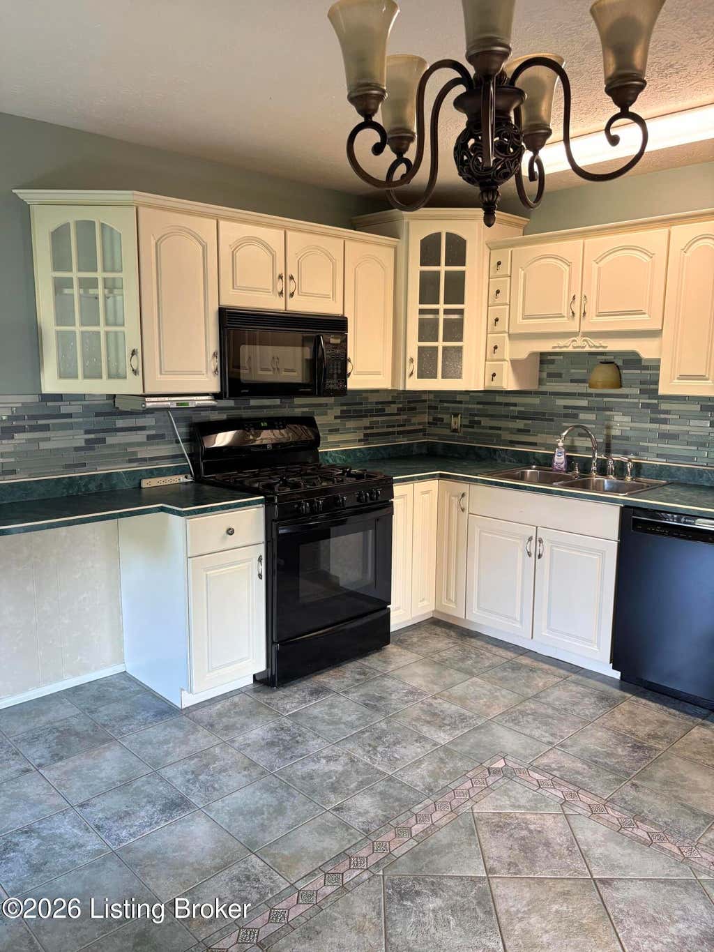 Photo of 4501 Summitt Dr, Louisville, KY 40229 (MLS # 1722236)