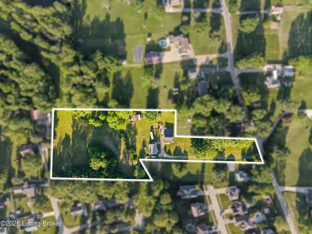 Photo of 7511 E Manslick Rd, Louisville, KY 40228 (MLS # 1717278)