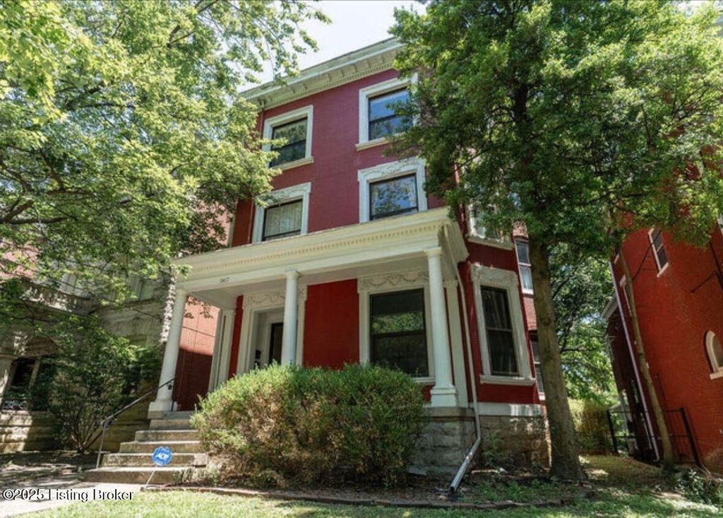 Photo of 1417 S 3rd St #APT 3B, Louisville, KY 40208 (MLS # 1705244)