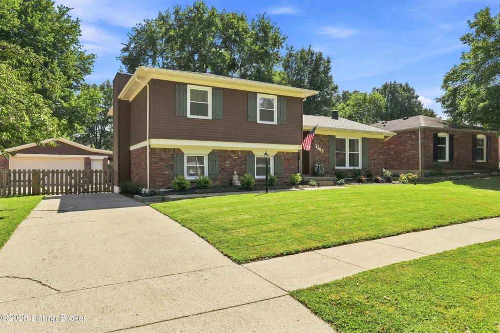 Photo of 5503 Random Way, Louisville, KY 40291 (MLS # 1728515)