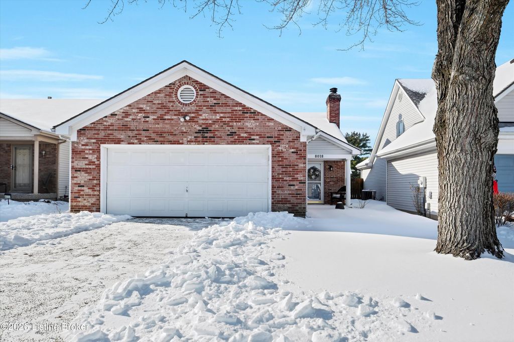 Photo of 8018 Cloudcroft Ln, Louisville, KY 40220 (MLS # 1708335)