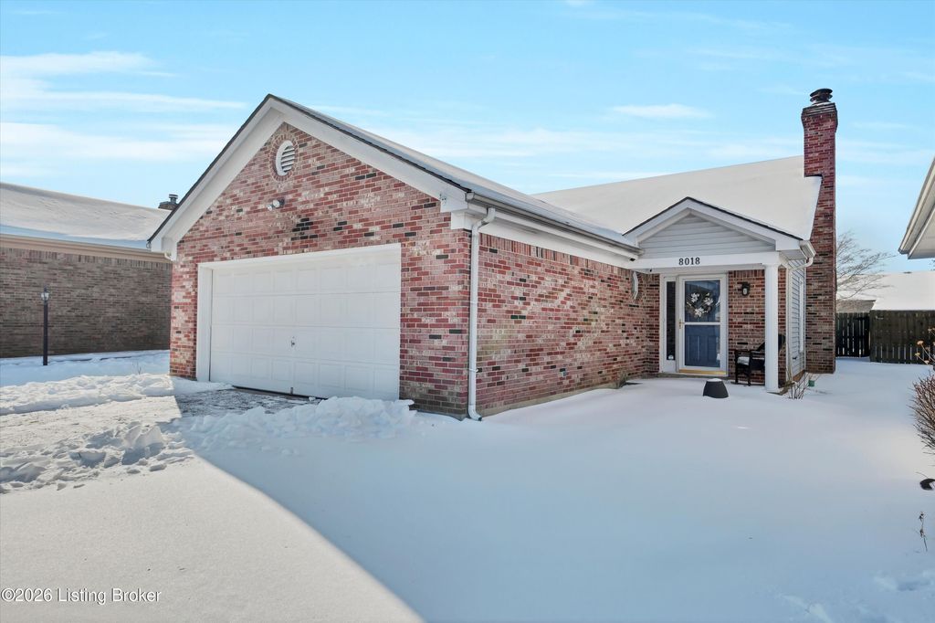 Photo of 8018 Cloudcroft Ln, Louisville, KY 40220 (MLS # 1708335)