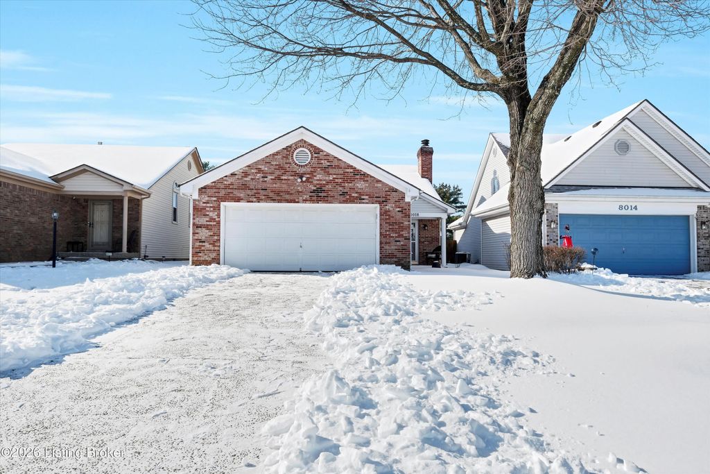 Photo of 8018 Cloudcroft Ln, Louisville, KY 40220 (MLS # 1708335)