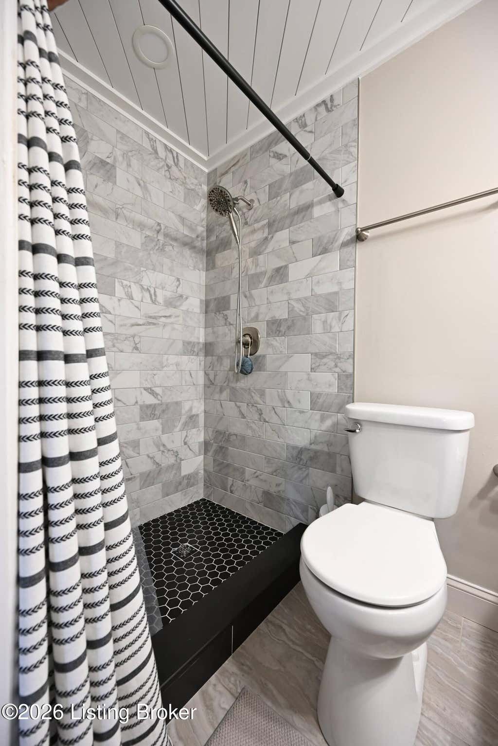 Photo of 4825 Sherburn Ln #110, Louisville, KY 40207 (MLS # 1725295)