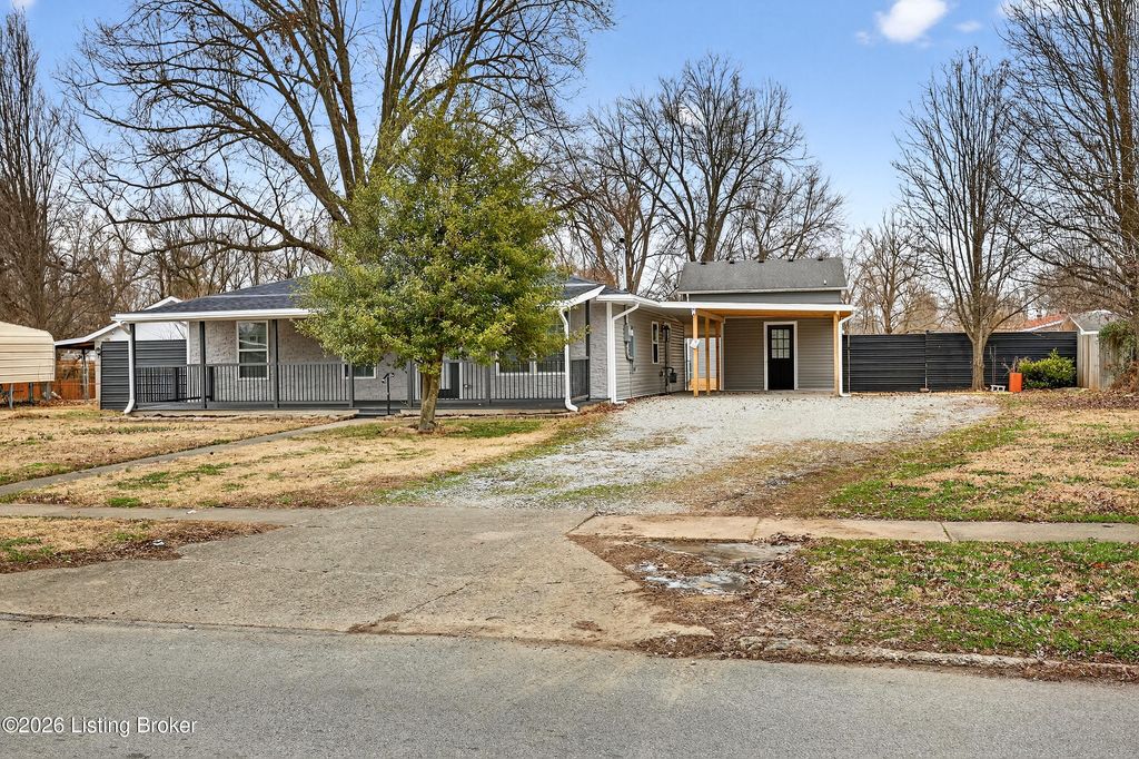 Photo of 5813 Alanadale Dr, Louisville, KY 40272 (MLS # 1707340)