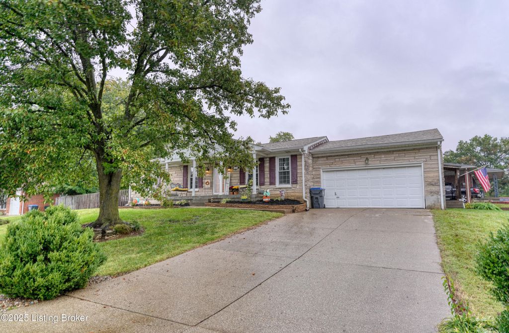 Photo of 2301 Pikes Peak Blvd, Louisville, KY 40214 (MLS # 1700162)