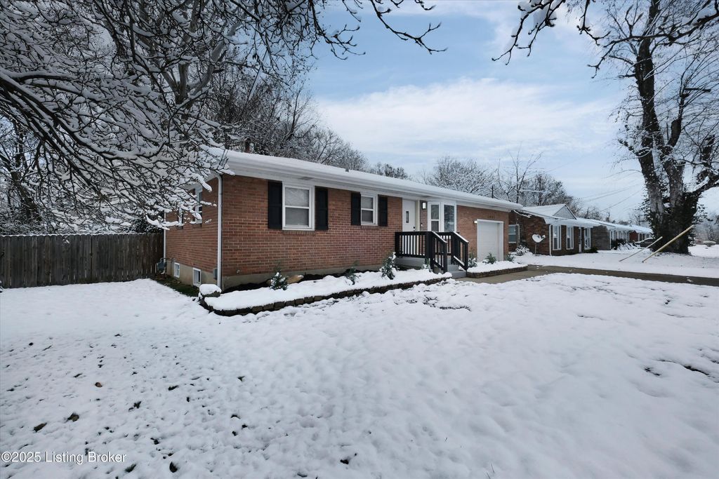 Photo of 7003 Yuma Way, Louisville, KY 40258 (MLS # 1704688)