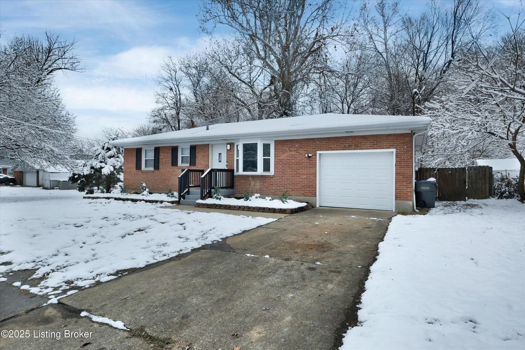 Photo of 7003 Yuma Way, Louisville, KY 40258 (MLS # 1704688)