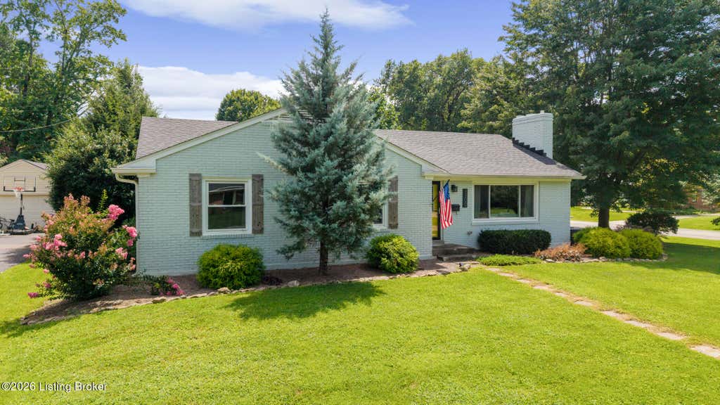 Photo of 8800 Charing Cross Rd, Louisville, KY 40222 (MLS # 1727461)
