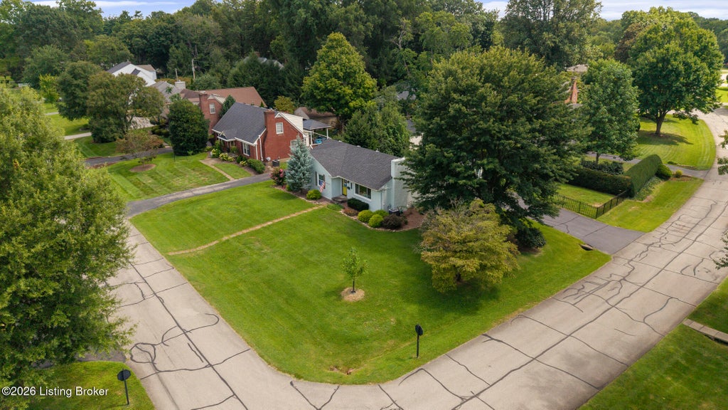 Photo of 8800 Charing Cross Rd, Louisville, KY 40222 (MLS # 1727461)