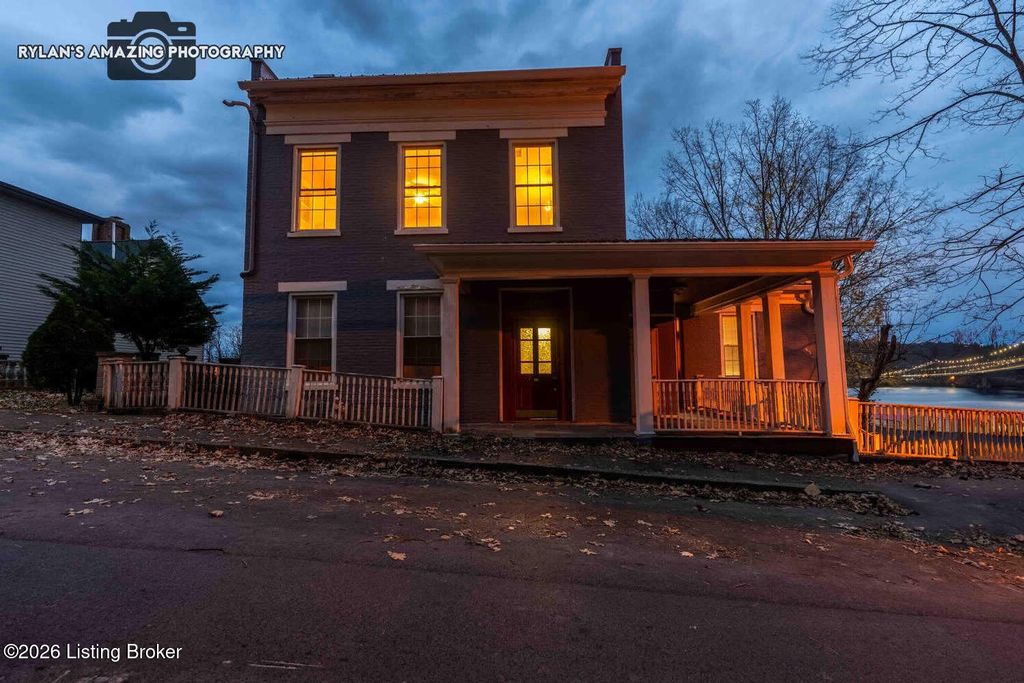 Photo of 315 W 3rd St, Maysville, KY 41056 (MLS # 1707361)