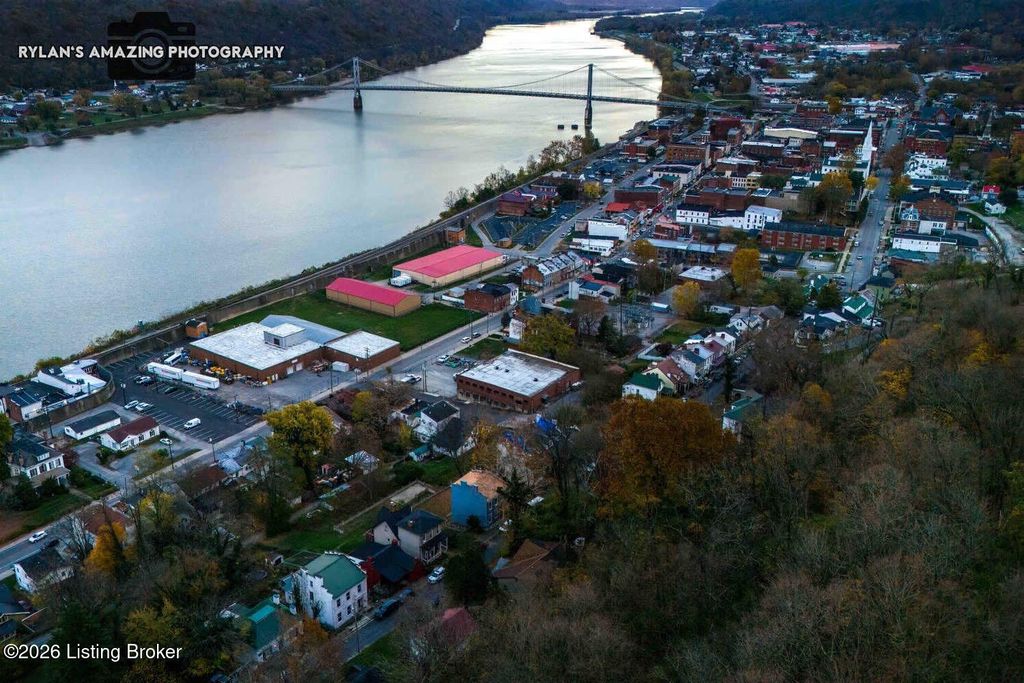 Photo of 315 W 3rd St, Maysville, KY 41056 (MLS # 1707361)