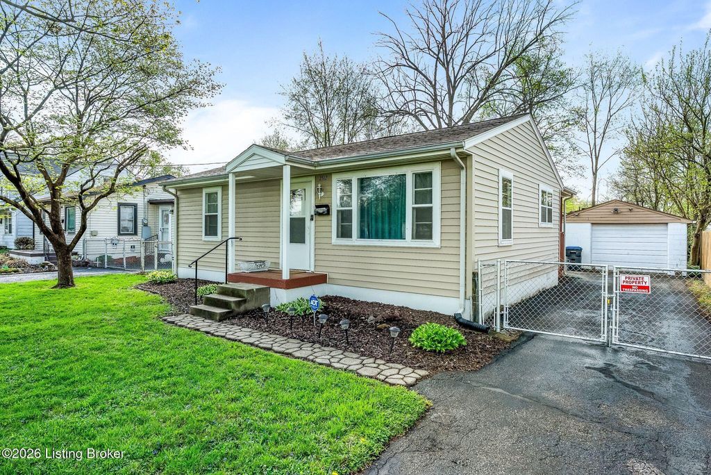Photo of 2512 Franklin Ave, Louisville, KY 40216 (MLS # 1714134)