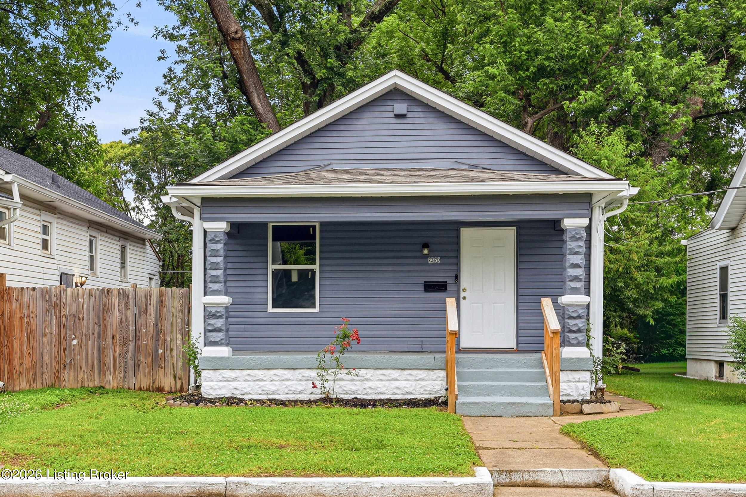 2329 W Lee St