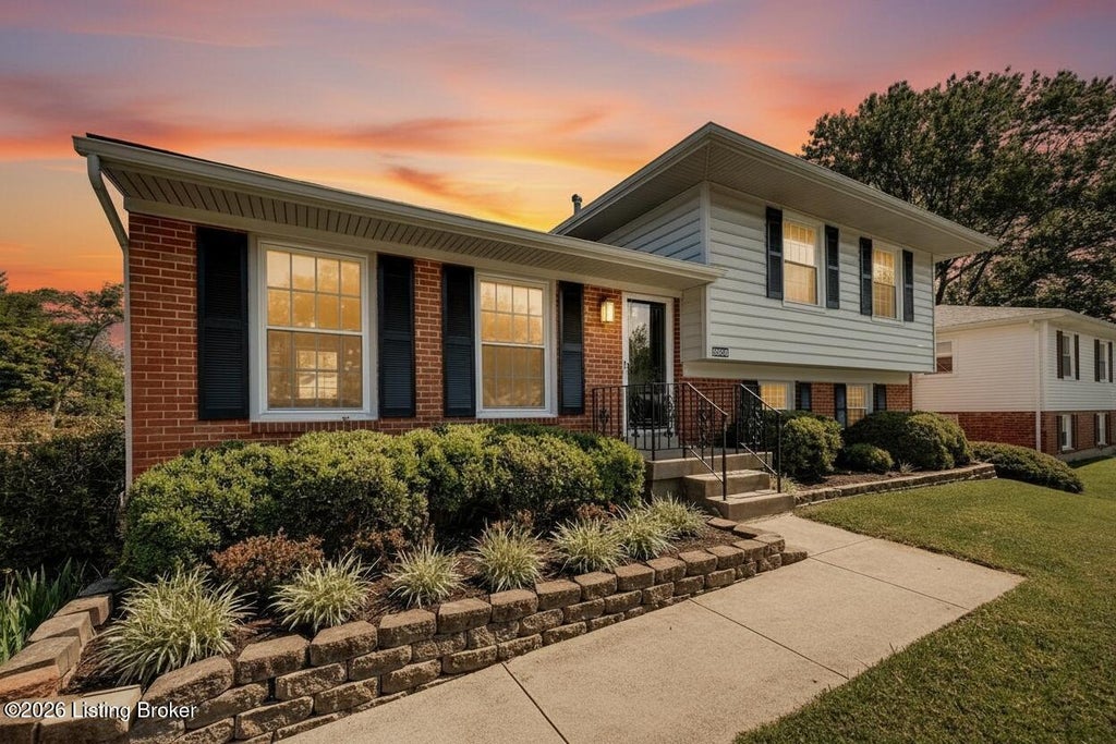 Photo of 9407 Walhampton Dr, Louisville, KY 40242 (MLS # 1719304)