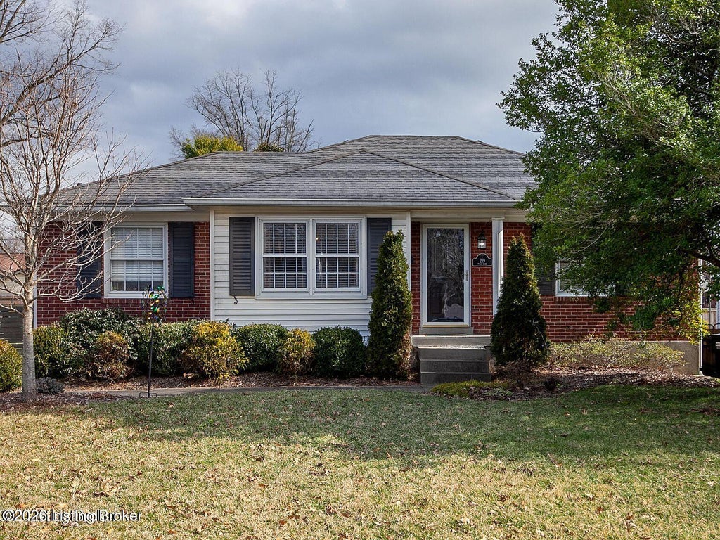 Photo of 219 Tyne Rd, Louisville, KY 40207 (MLS # 1732105)