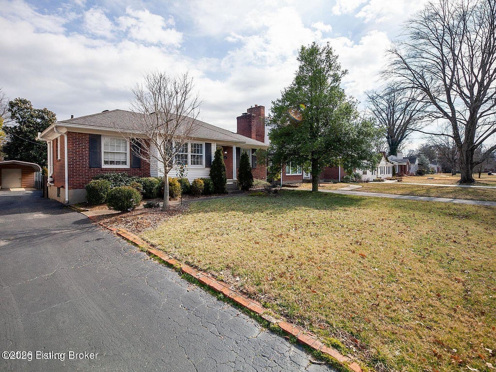 Photo of 219 Tyne Rd, Louisville, KY 40207 (MLS # 1732105)