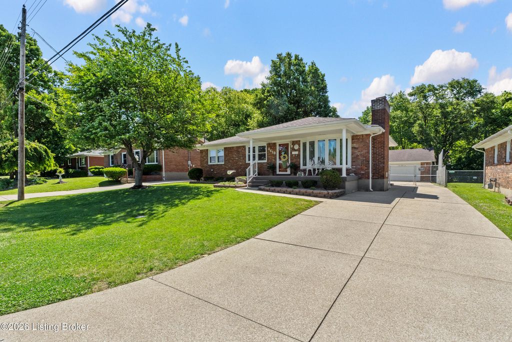 Photo of 4410 Burnt Cedar Ln, Louisville, KY 40219 (MLS # 1717432)