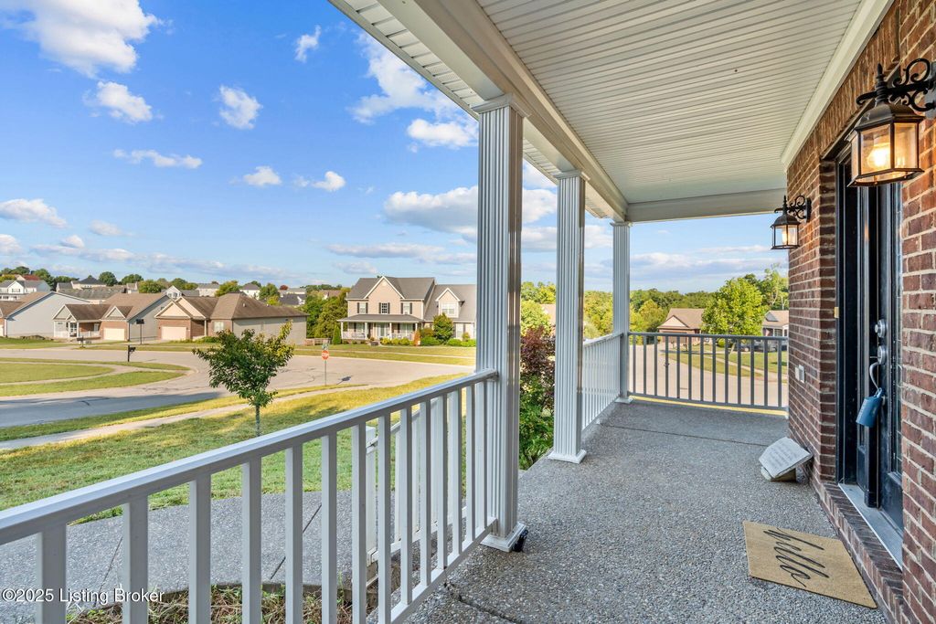 Photo of 605 Oak Leaf Dr, La Grange, KY 40031 (MLS # 1697989)