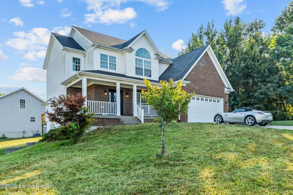 Photo of 605 Oak Leaf Dr, La Grange, KY 40031 (MLS # 1697989)
