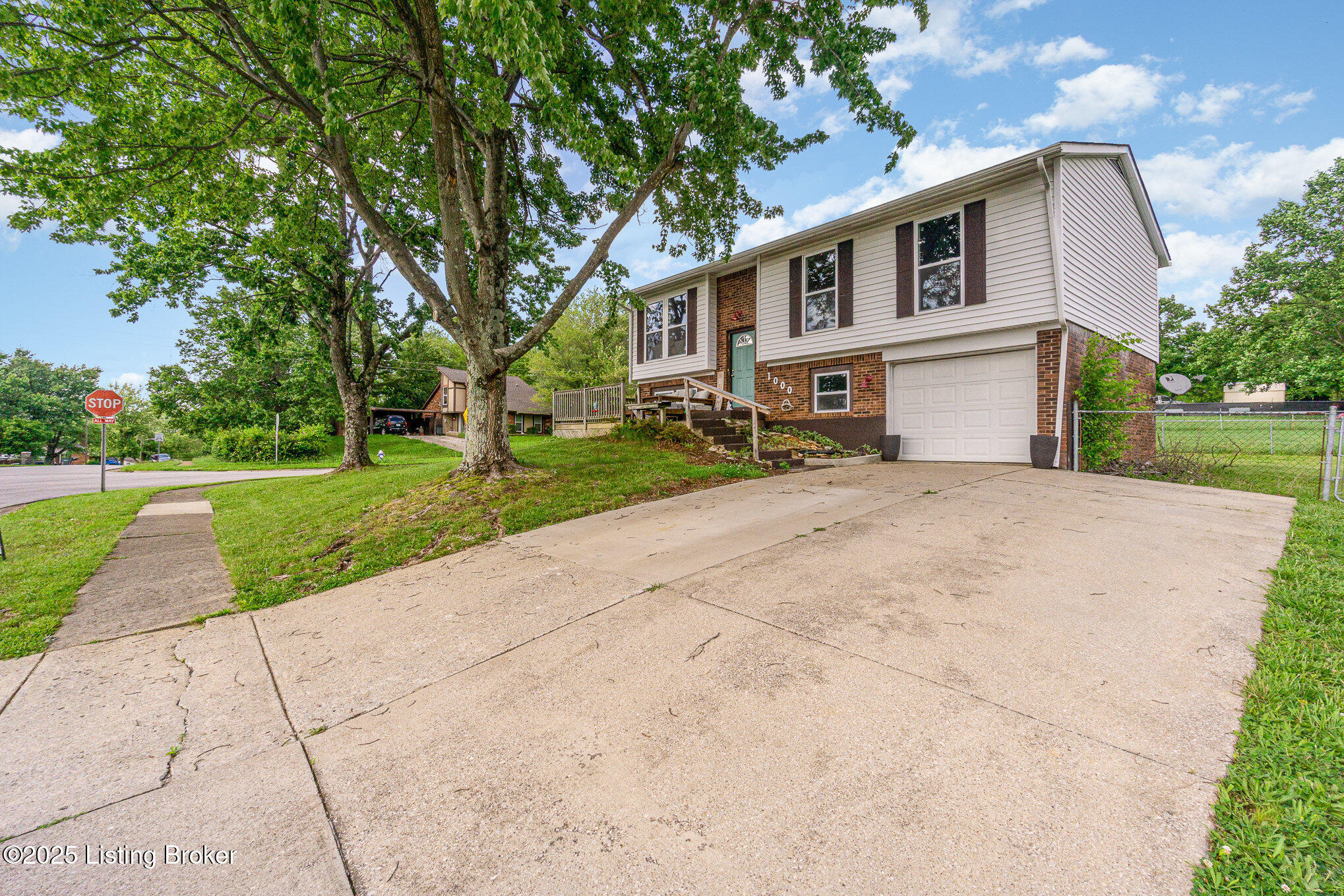 1000 Greenway Dr, Elizabethtown, Pennsylvania image 2