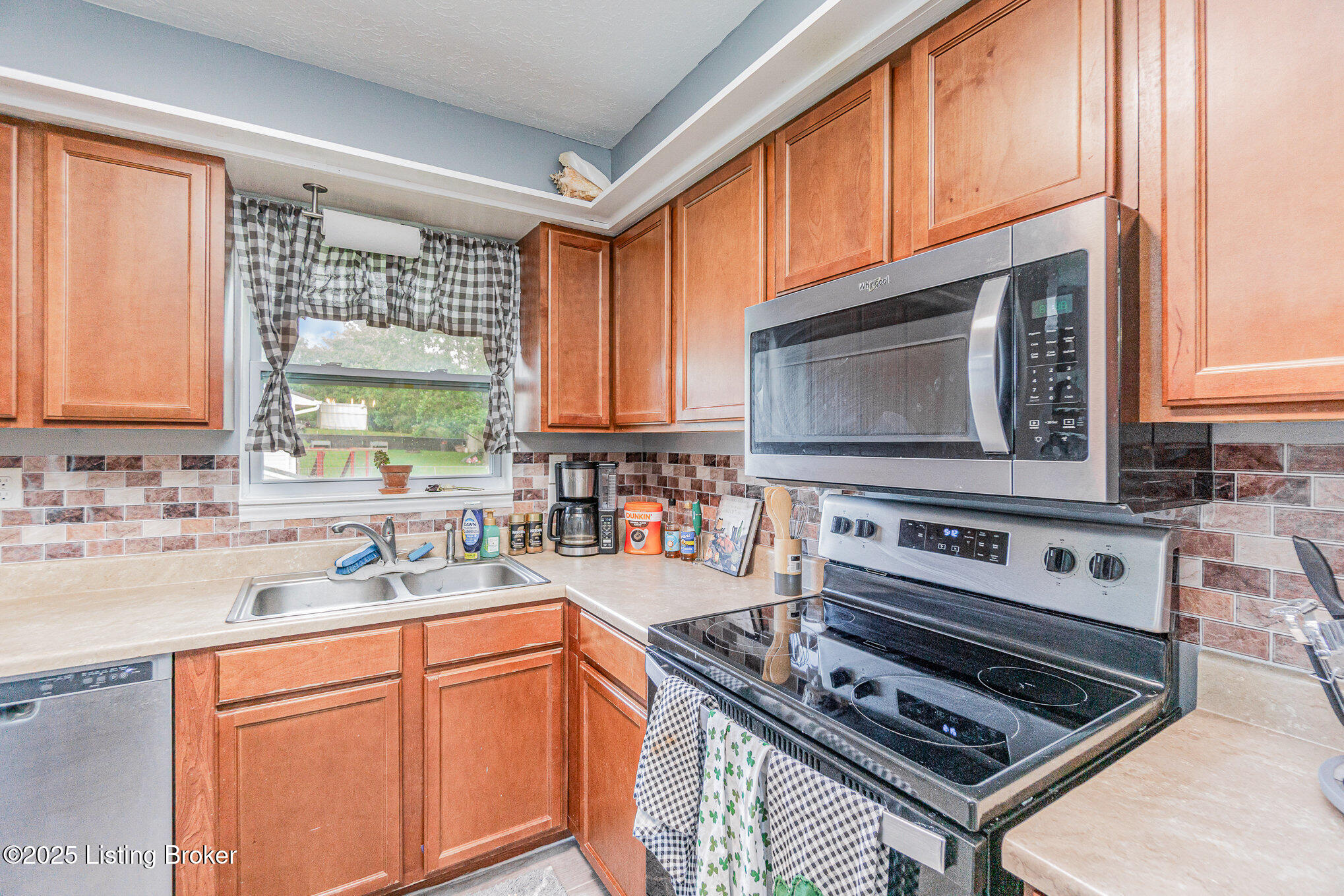 1000 Greenway Dr, Elizabethtown, Pennsylvania image 12