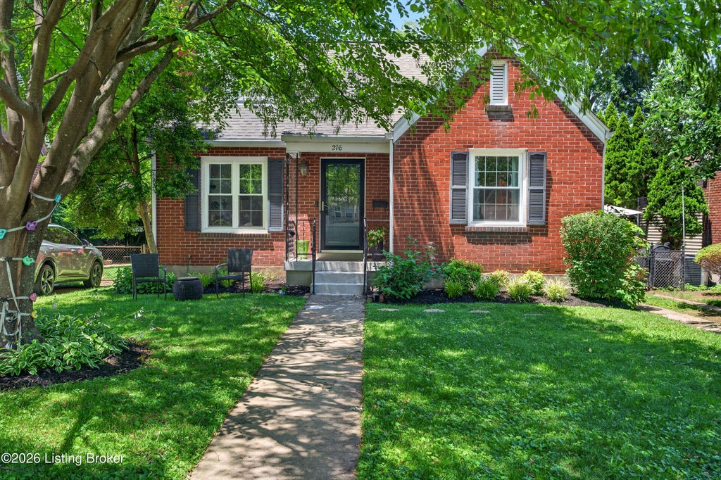 Photo of 216 Brown Ave, Louisville, KY 40207 (MLS # 1721283)