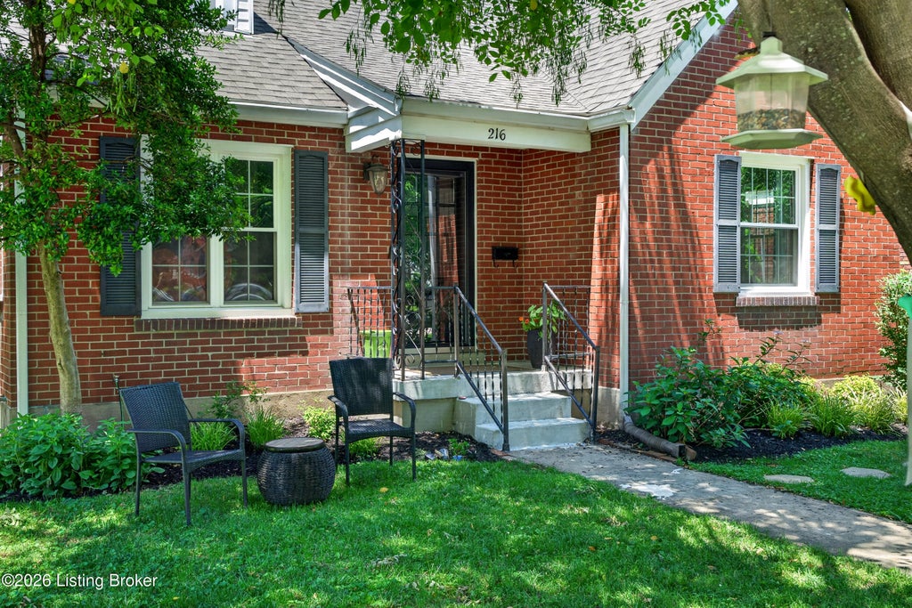 Photo of 216 Brown Ave, Louisville, KY 40207 (MLS # 1721283)