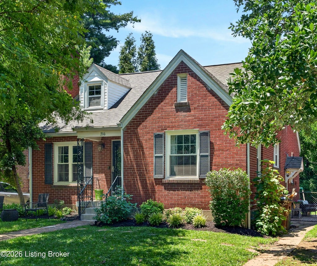 Photo of 216 Brown Ave, Louisville, KY 40207 (MLS # 1721283)