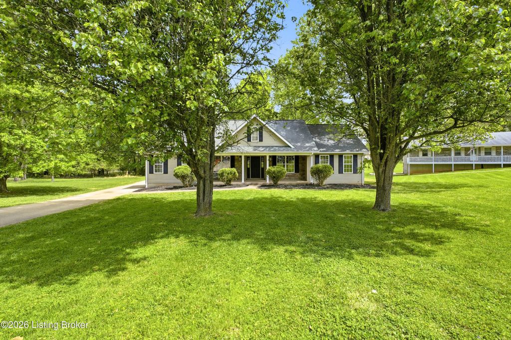Photo of 1068 Tina Ct, Radcliff, KY 40160 (MLS # 1714761)