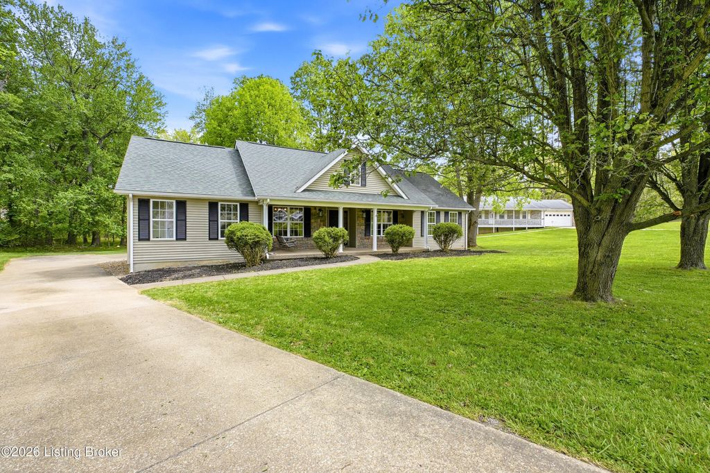 Photo of 1068 Tina Ct, Radcliff, KY 40160 (MLS # 1714761)