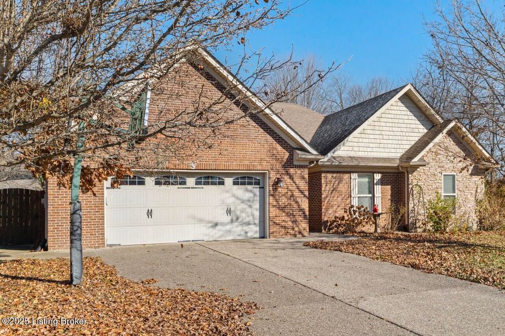 Photo of 1483 Partridge Ct, Shelbyville, KY 40065 (MLS # 1704380)