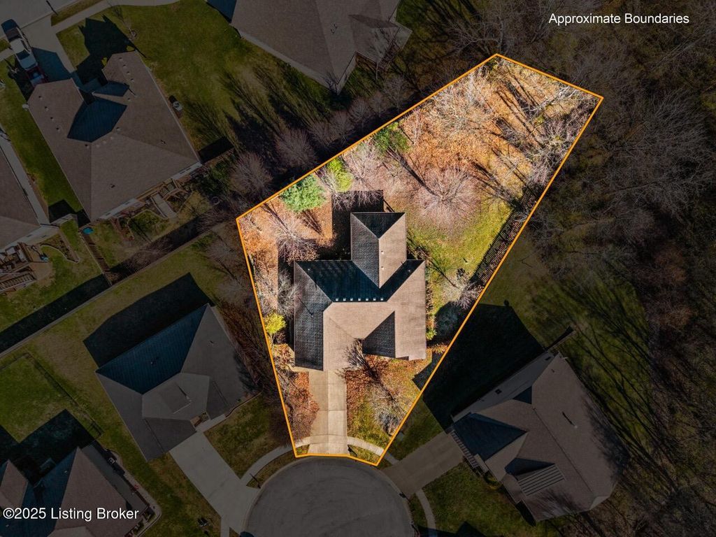 Photo of 1483 Partridge Ct, Shelbyville, KY 40065 (MLS # 1704380)