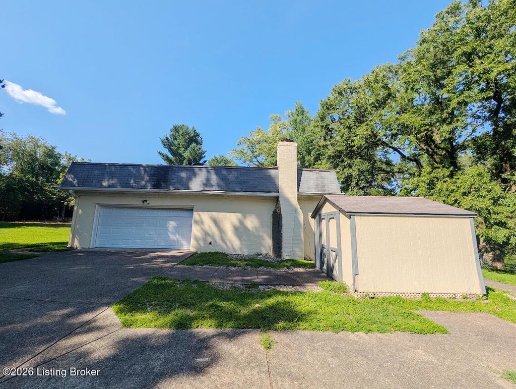 Photo of 1913 Flat Rock Rd, Louisville, KY 40245 (MLS # 1728457)