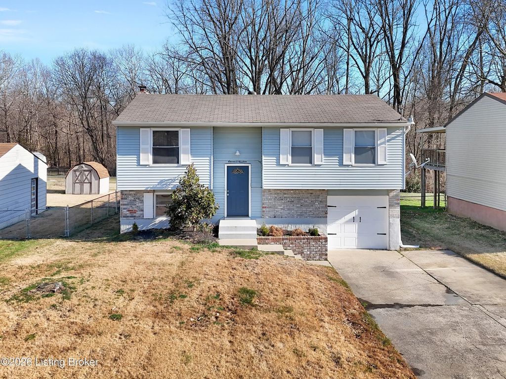 Photo of 11019 Neptune Pl, Louisville, KY 40272 (MLS # 1705980)