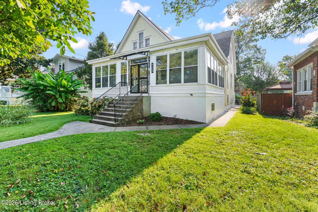 Photo of 4509 Southcrest Dr, Louisville, KY 40215 (MLS # 1727429)