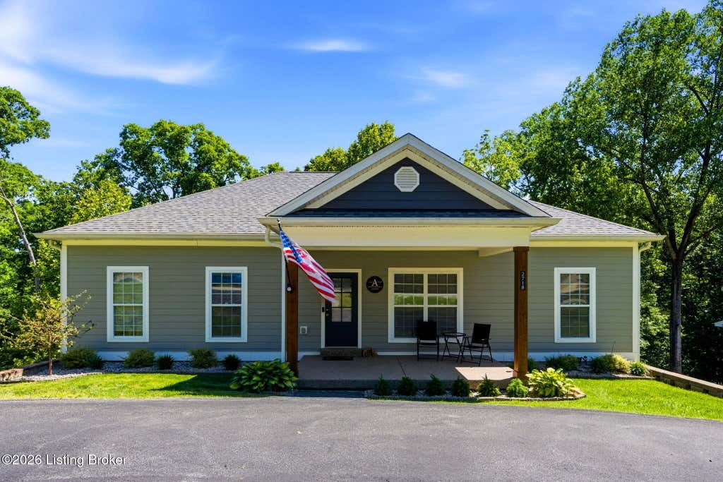 Photo of 2718 Windsor Forest Dr, Louisville, KY 40272 (MLS # 1724230)