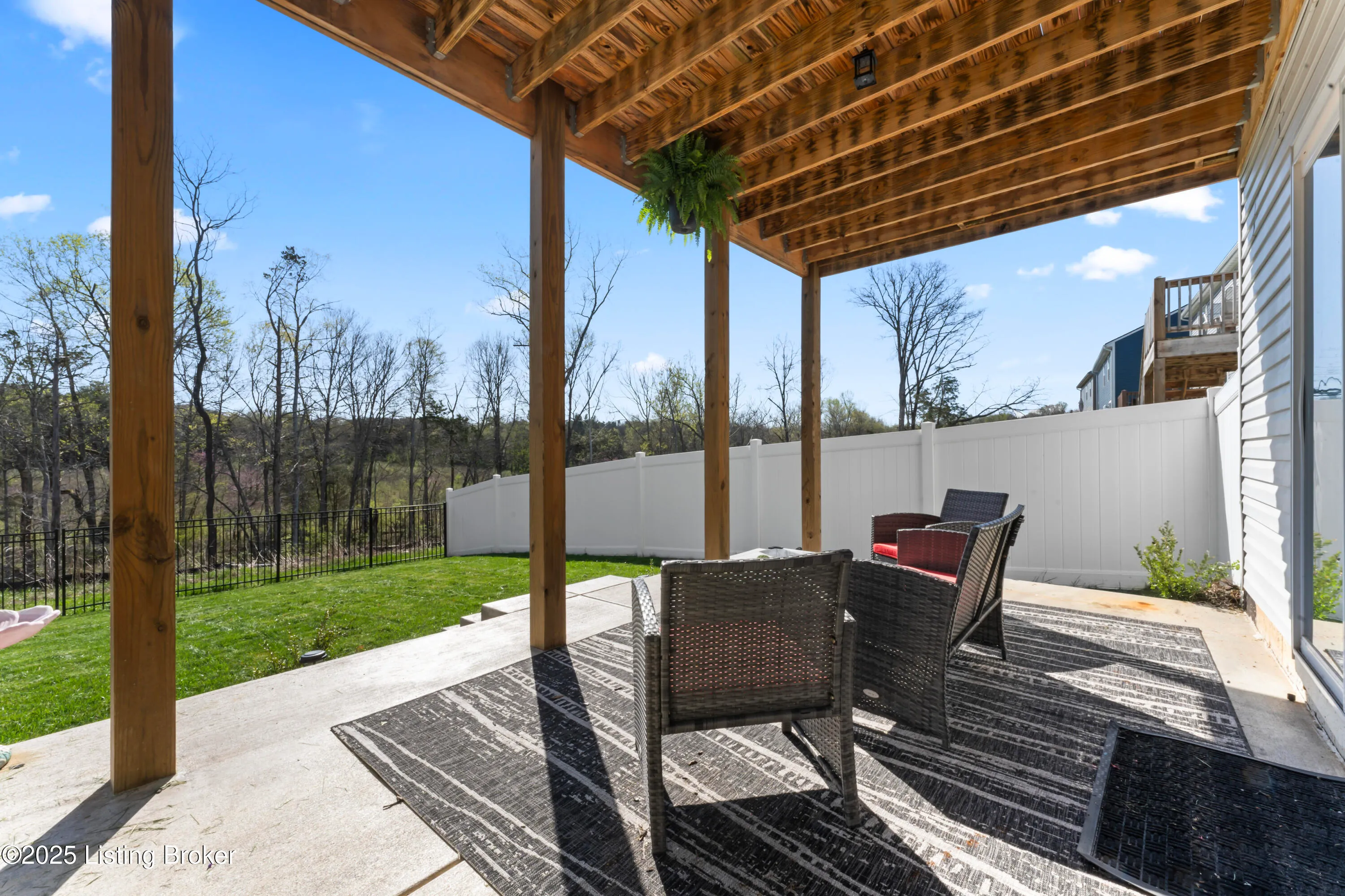 Louisville, Kentucky 40229, United States, 5 Bedrooms Bedrooms, ,4 BathroomsBathrooms,Residential,Active,111788