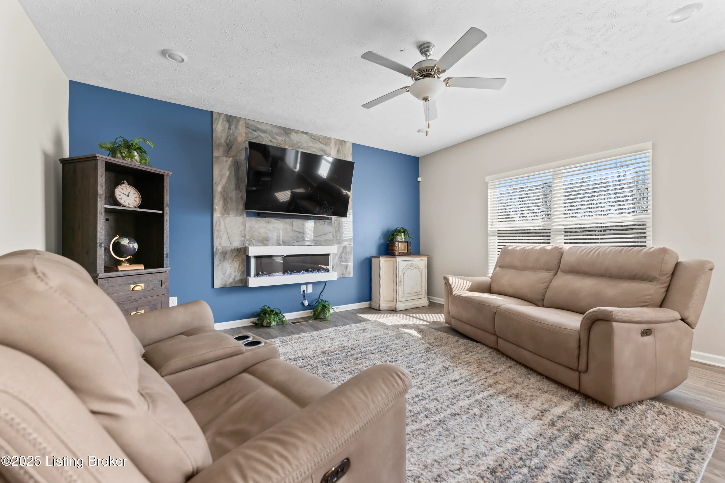 Louisville, Kentucky 40229, United States, 5 Bedrooms Bedrooms, ,4 BathroomsBathrooms,Residential,Active,111788