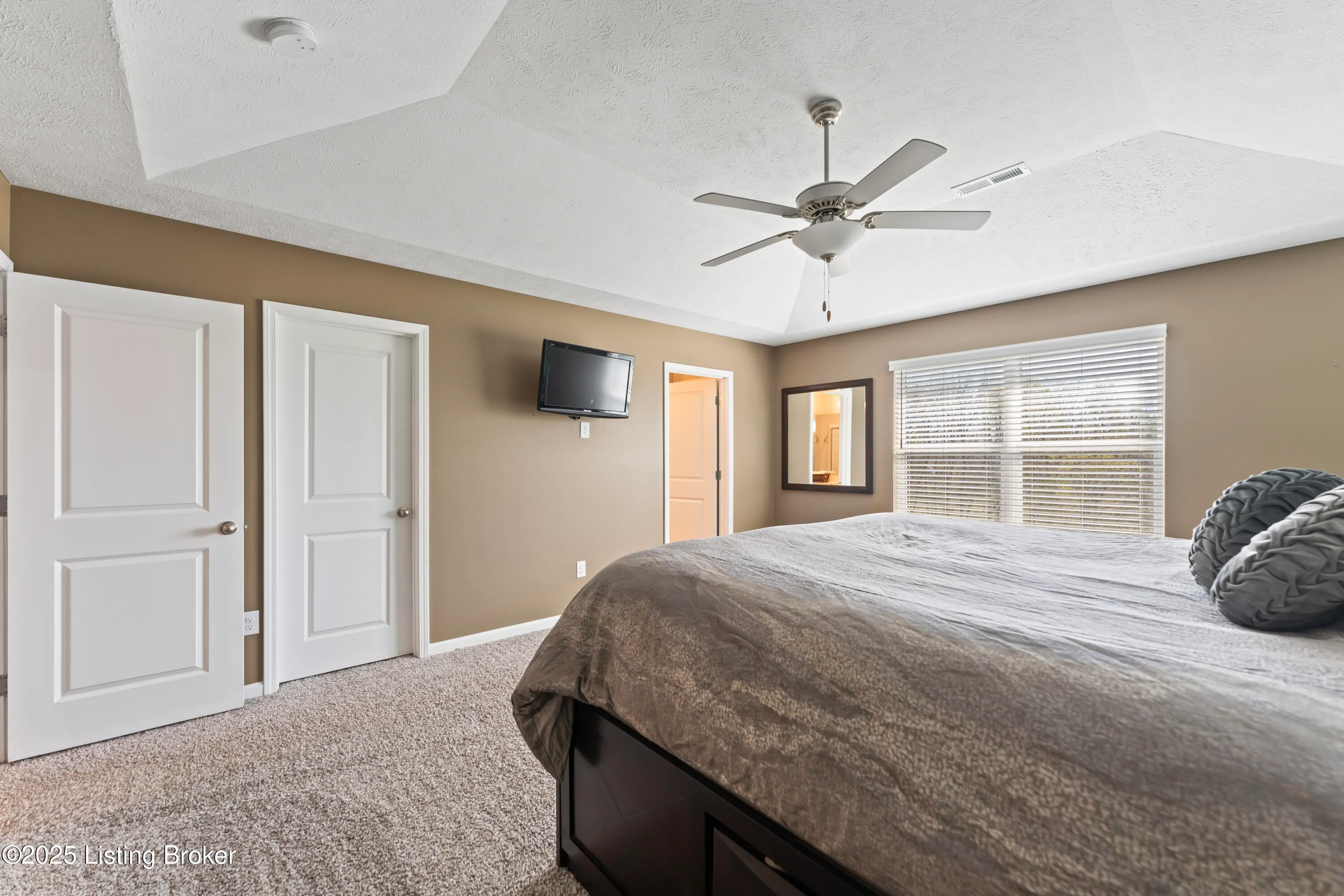 Louisville, Kentucky 40229, United States, 5 Bedrooms Bedrooms, ,4 BathroomsBathrooms,Residential,Active,111788