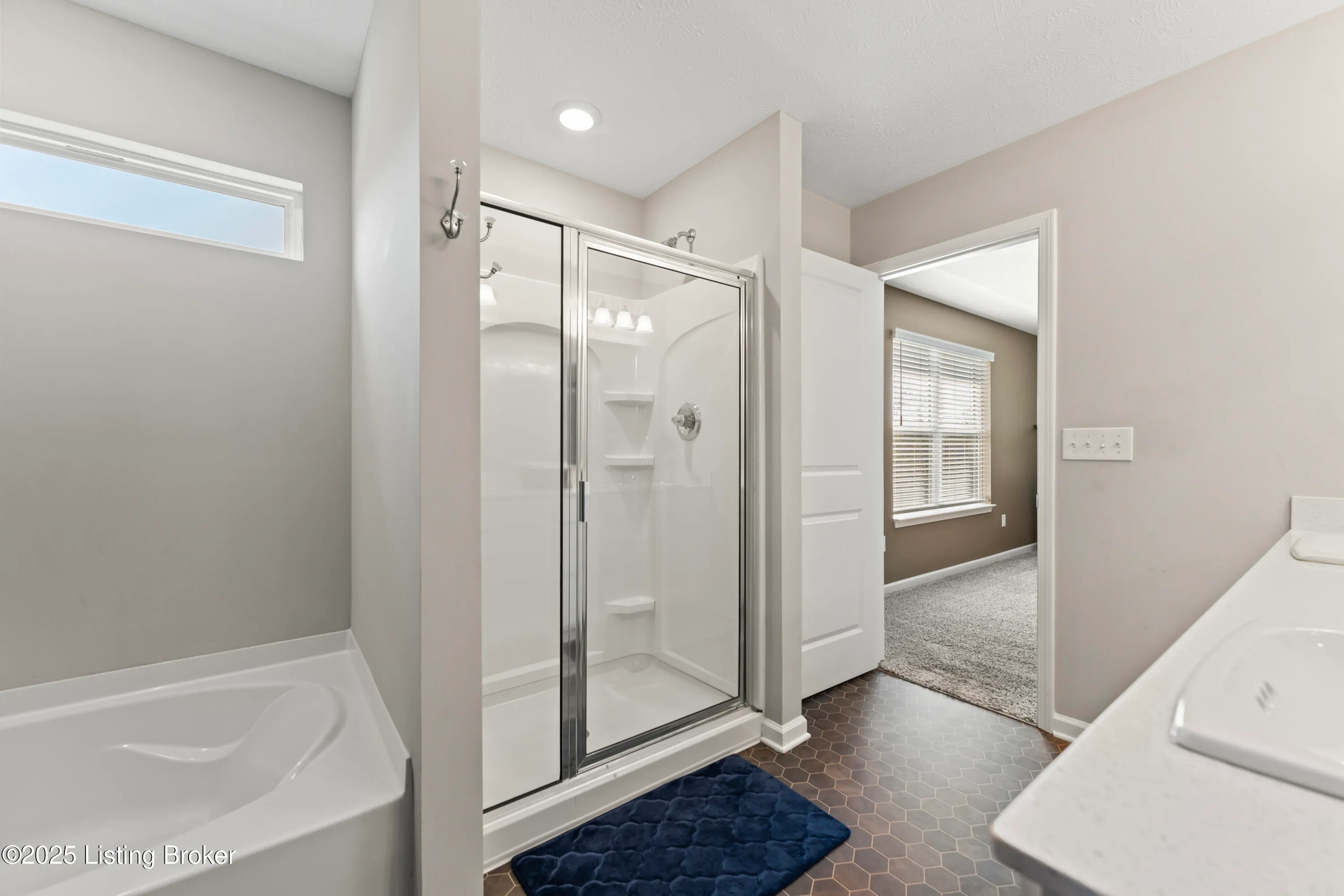 Louisville, Kentucky 40229, United States, 5 Bedrooms Bedrooms, ,4 BathroomsBathrooms,Residential,Active,111788