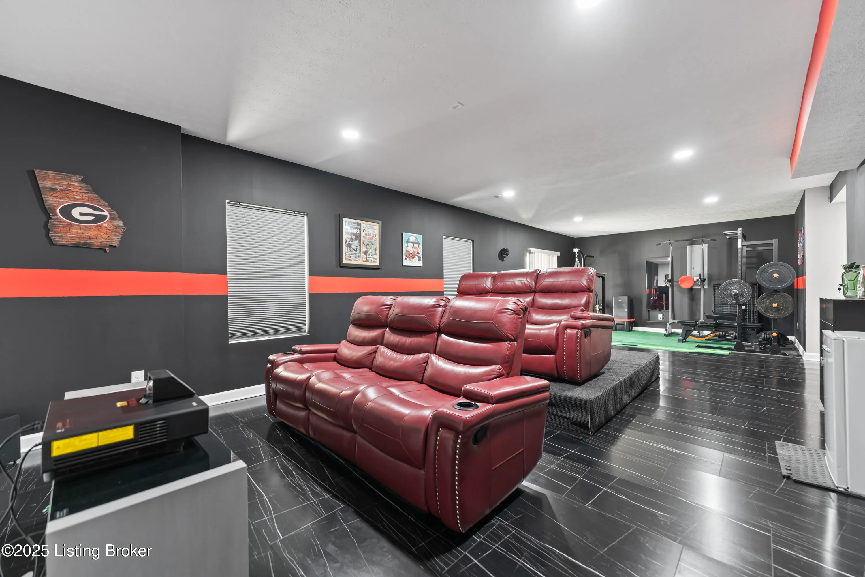 Louisville, Kentucky 40229, United States, 5 Bedrooms Bedrooms, ,4 BathroomsBathrooms,Residential,Active,111788