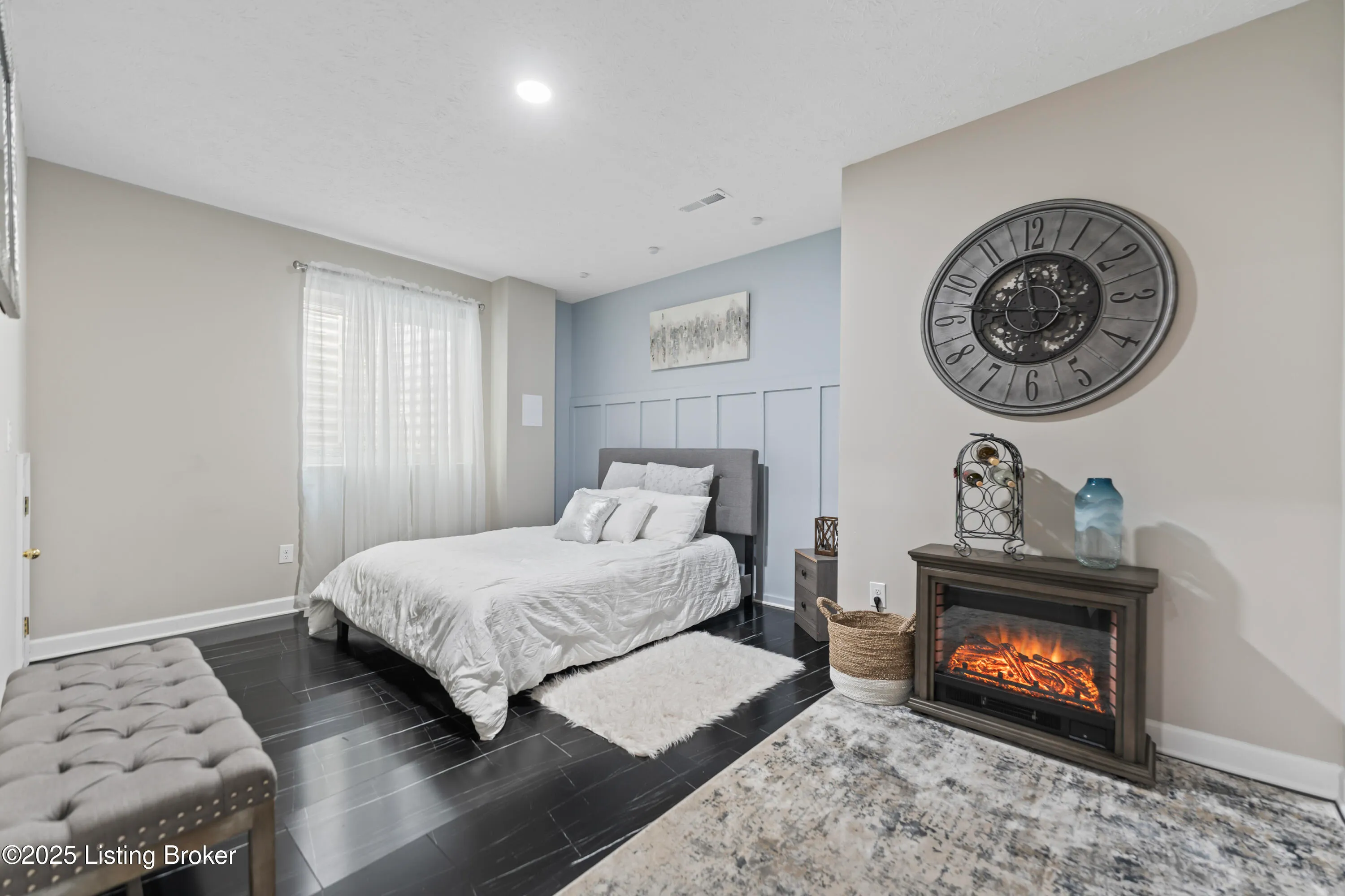 Louisville, Kentucky 40229, United States, 5 Bedrooms Bedrooms, ,4 BathroomsBathrooms,Residential,Active,111788