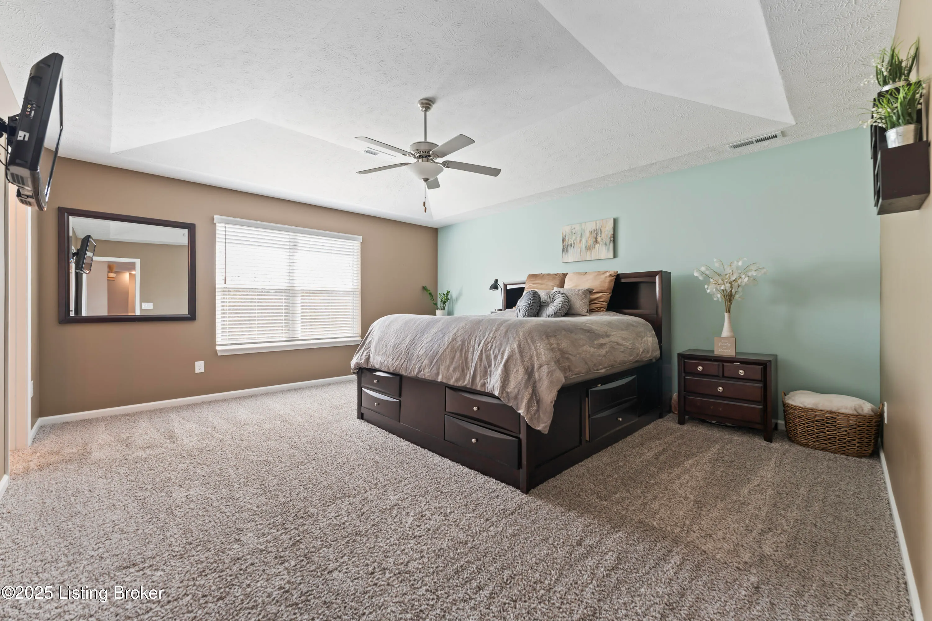 Louisville, Kentucky 40229, United States, 5 Bedrooms Bedrooms, ,4 BathroomsBathrooms,Residential,Active,111788