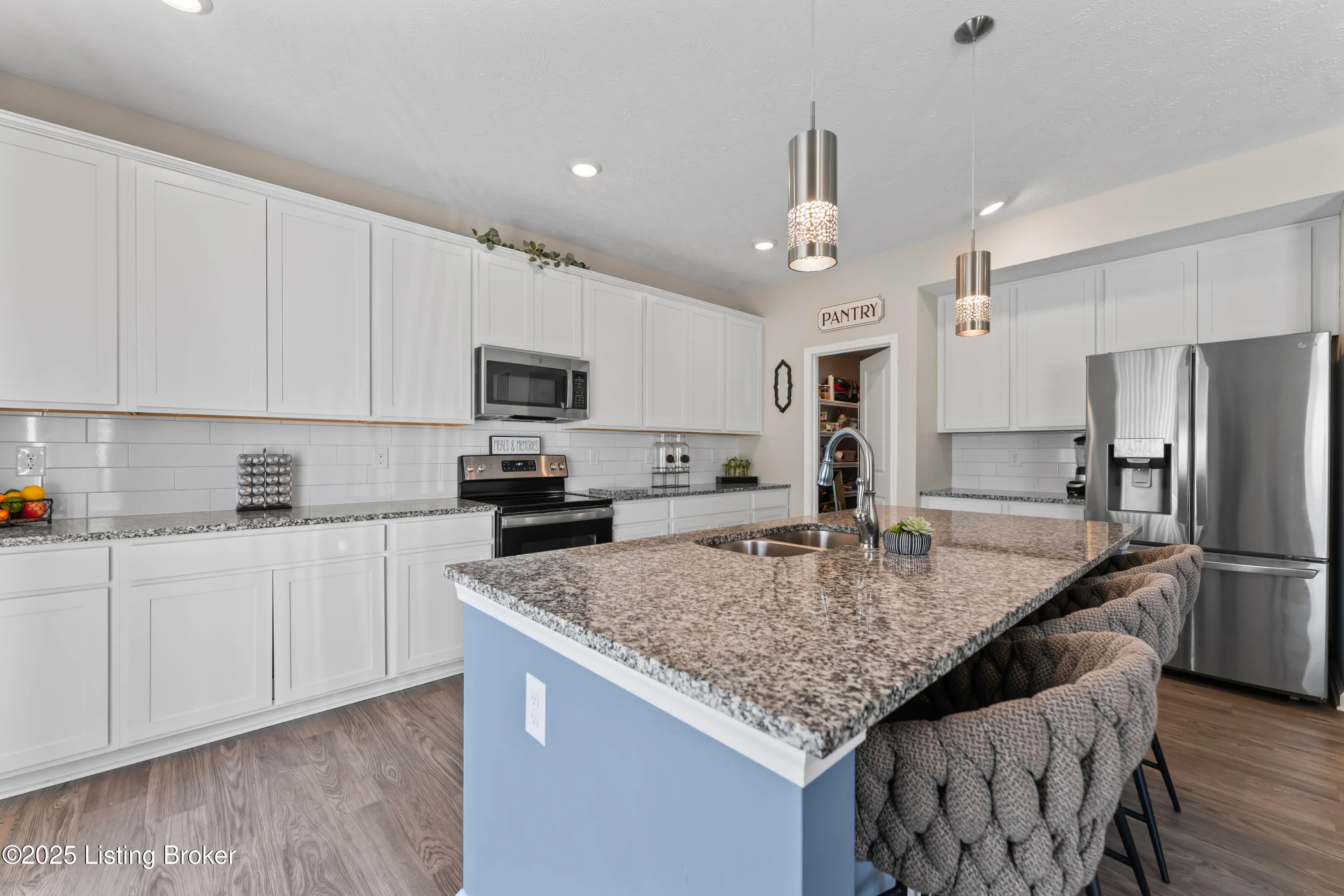 Louisville, Kentucky 40229, United States, 5 Bedrooms Bedrooms, ,4 BathroomsBathrooms,Residential,Active,111788