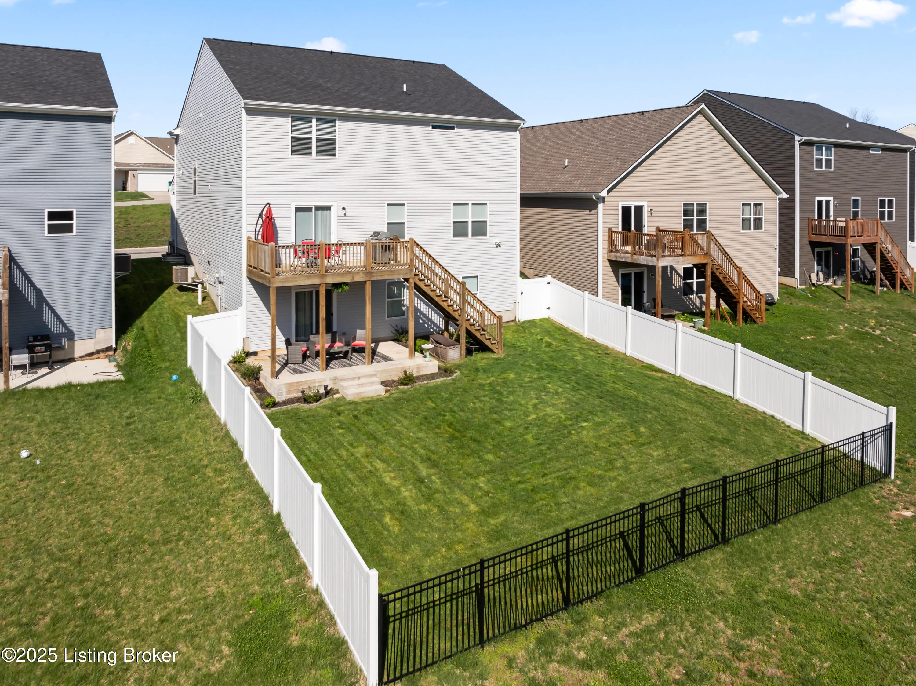 Louisville, Kentucky 40229, United States, 5 Bedrooms Bedrooms, ,4 BathroomsBathrooms,Residential,Active,111788