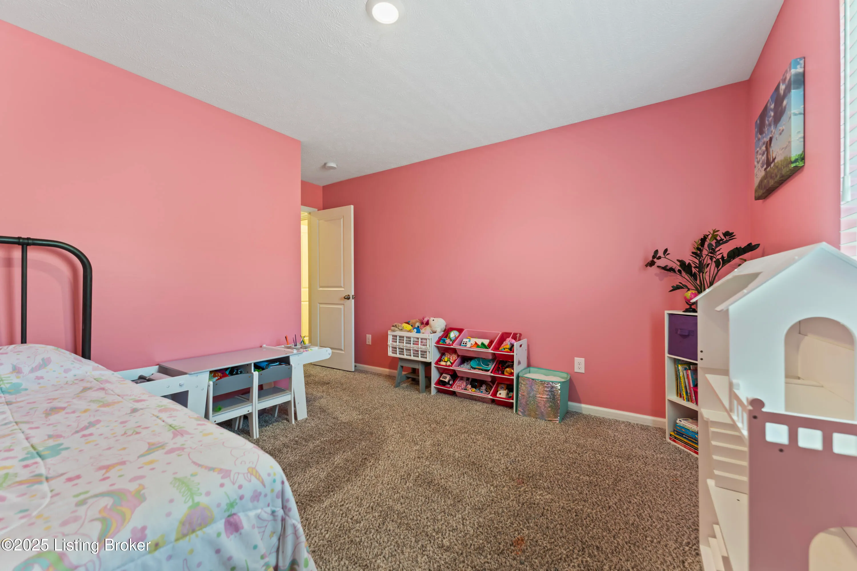 Louisville, Kentucky 40229, United States, 5 Bedrooms Bedrooms, ,4 BathroomsBathrooms,Residential,Active,111788