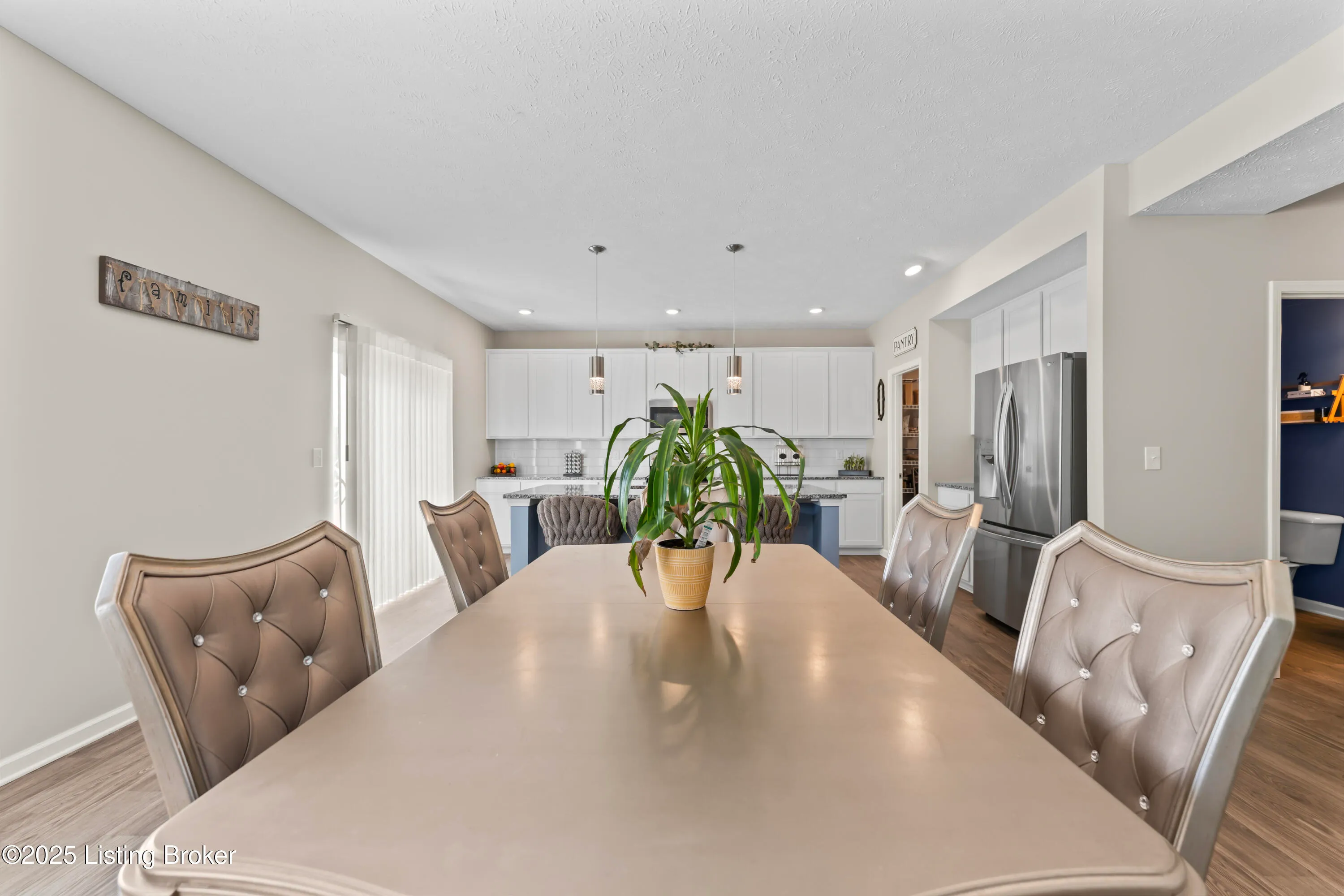 Louisville, Kentucky 40229, United States, 5 Bedrooms Bedrooms, ,4 BathroomsBathrooms,Residential,Active,111788