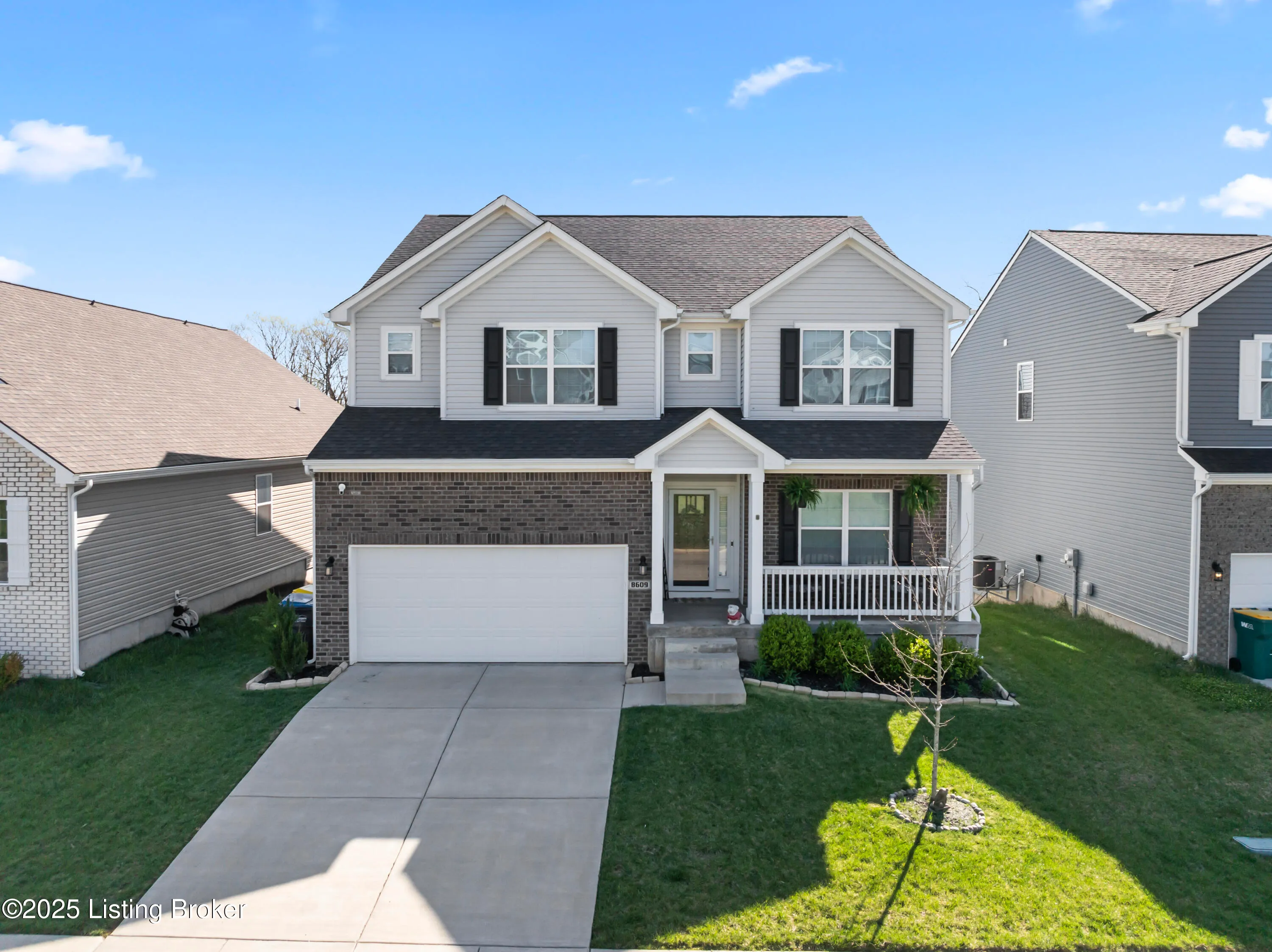 Louisville, Kentucky 40229, United States, 5 Bedrooms Bedrooms, ,4 BathroomsBathrooms,Residential,Active,111788